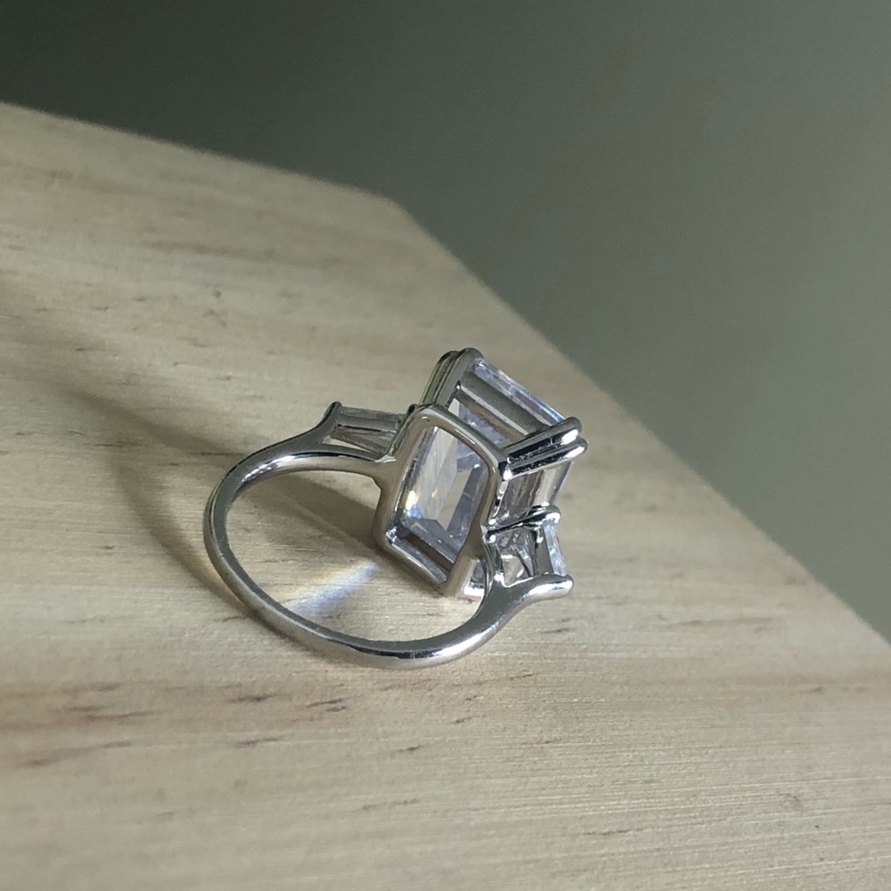 6ct Emerald cut AAA CZ 925 engagement ring - Picture 8 of 11